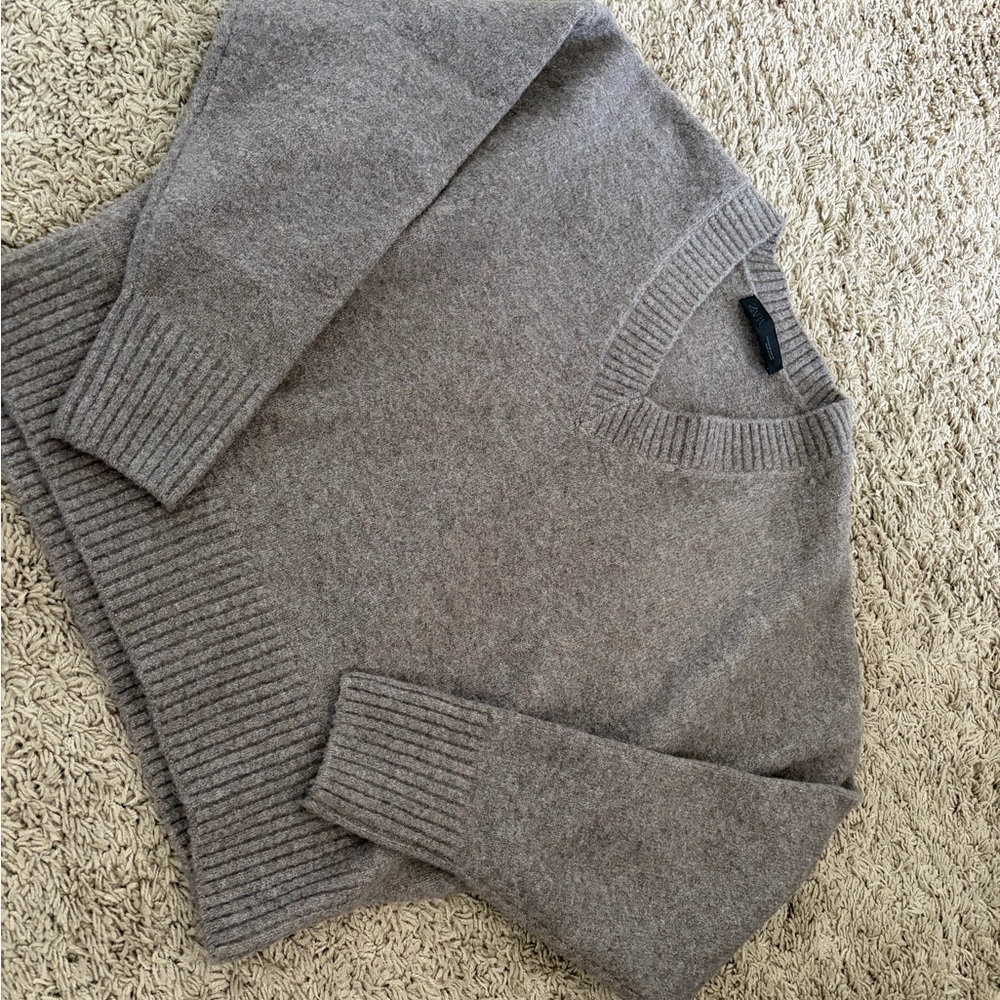 Women’s V-Neck Sweater in Taupe